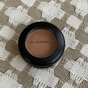 MAC Cosmetics Warm Tan Eyeshadow Color: Tete-A-Tint Matte